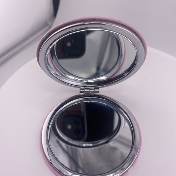 Hello Kitty Pink Bow Compact Mirror glitter rainfall- New - Picture 4 of 6